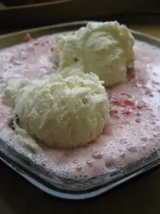 koktail truskawokowy z lodami :)